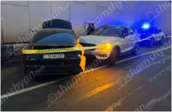 Խանջյան փողոցի թունելի սկզբնամասում բախվել են «Lexus»-ը և «Volvo»-ն․ կա վիրավոր